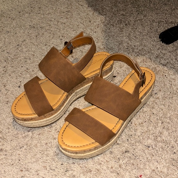 AE Espadrille Flatform Sandals - Picture 3 of 5